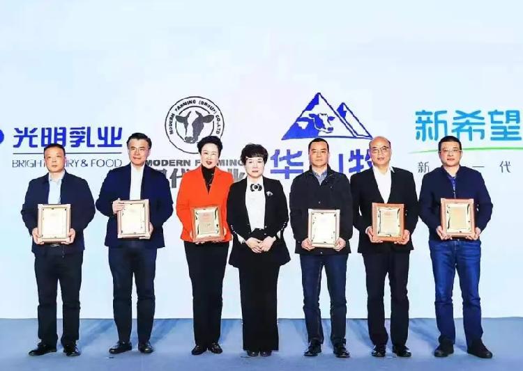 重慶日報：捷報，天友乳業(yè)榮獲2021年國家優(yōu)質(zhì)乳工程雙項大獎！